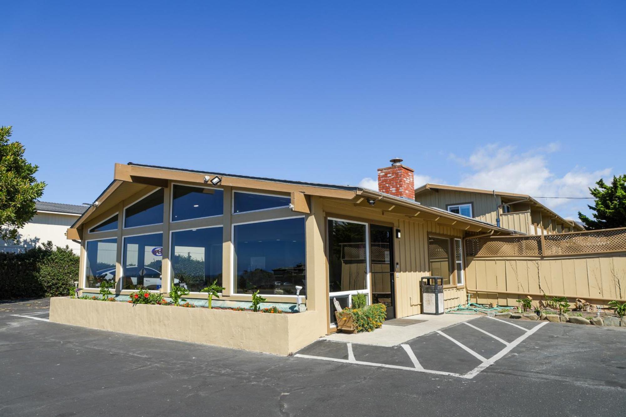 Silver Surf Motel 2*