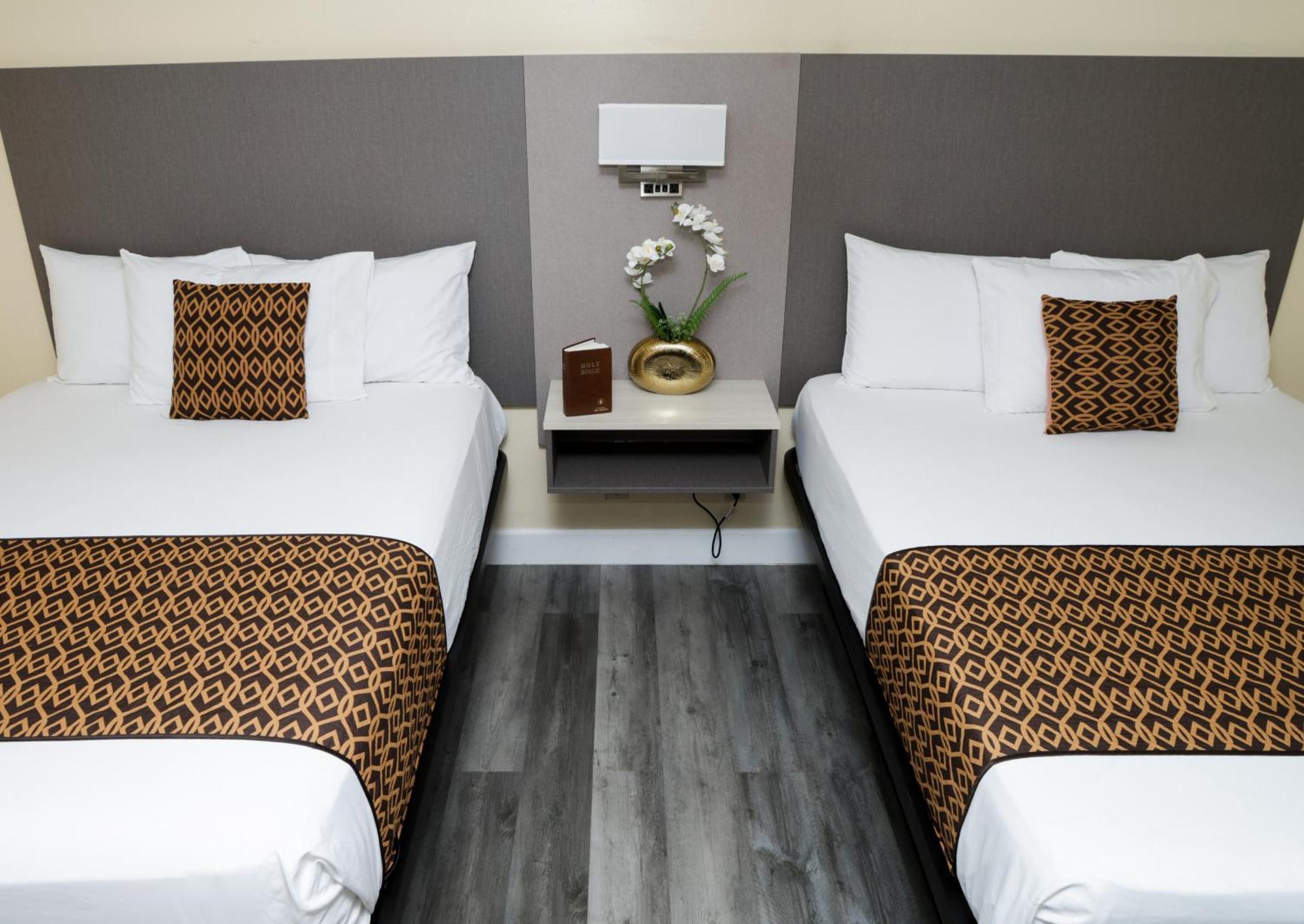 Silver Surf Motel