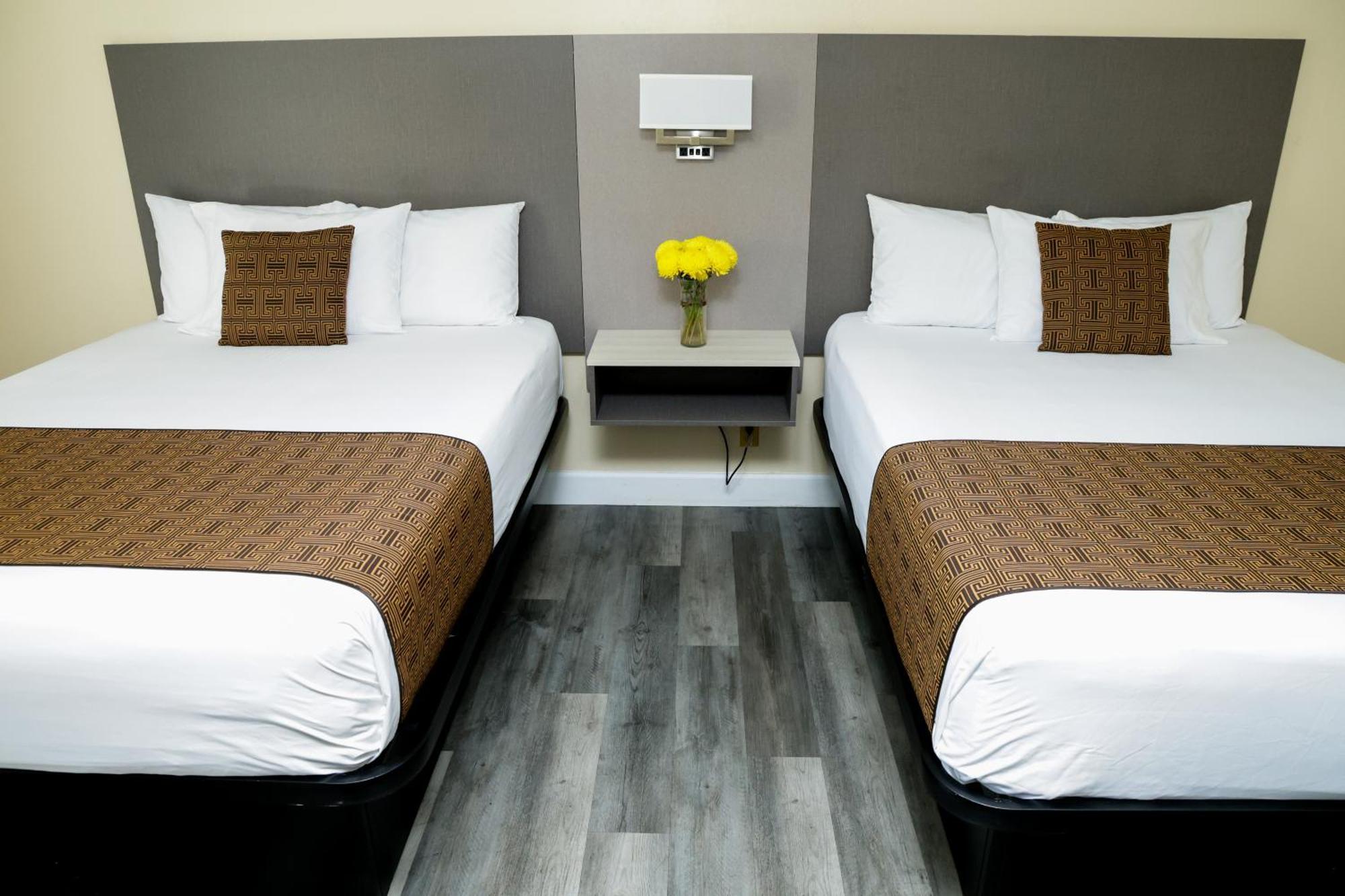 Motel Silver Surf