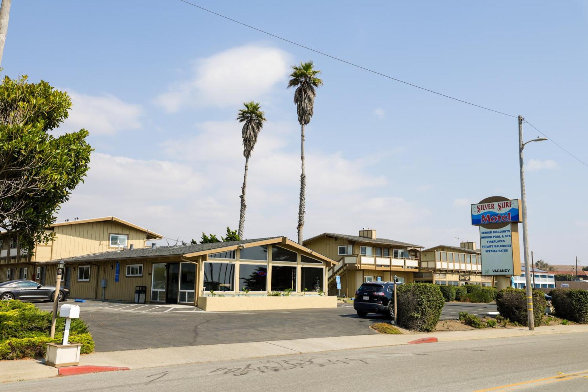 Motel Silver Surf