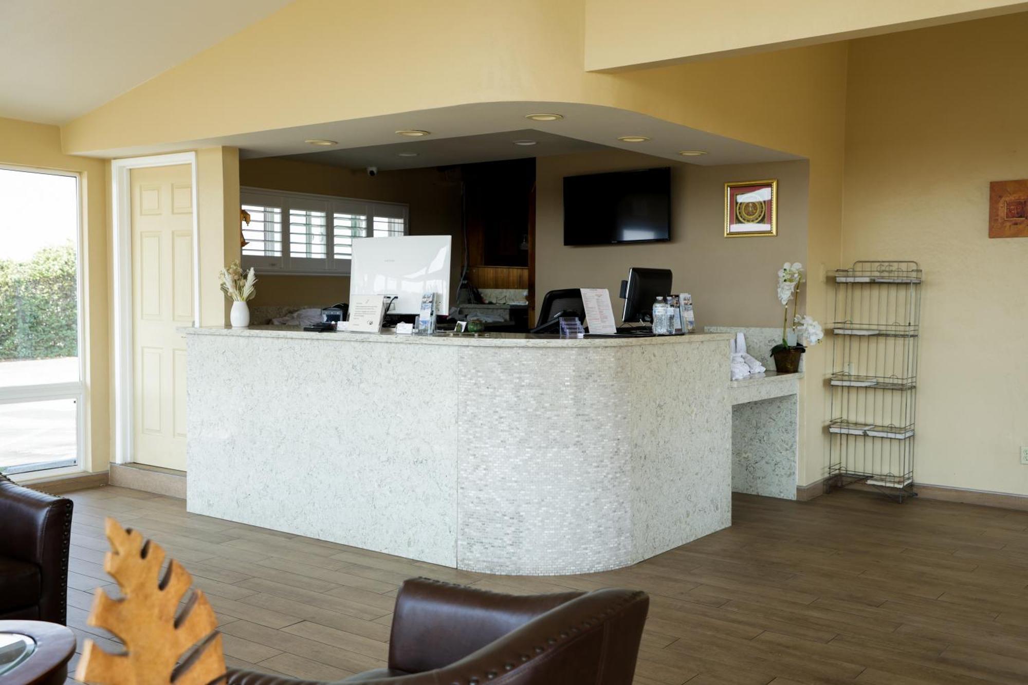 Silver Surf Motel 2*